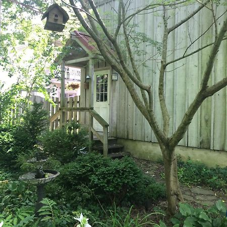 Carriage House Hideaway In Center Of Chestertown Exterior photo