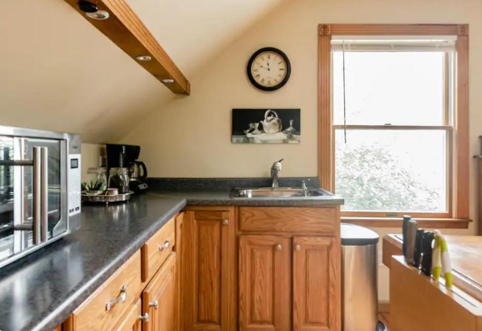 Carriage House Hideaway In Center Of Chestertown Exterior photo